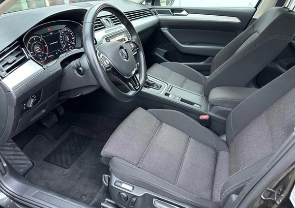 Volkswagen Passat cena 84900 przebieg: 135690, rok produkcji 2019 z Cybinka małe 121